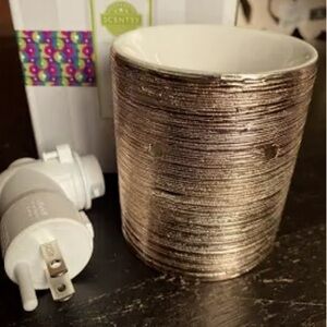 New Scentsy Rose Gold Nightlight Warmer